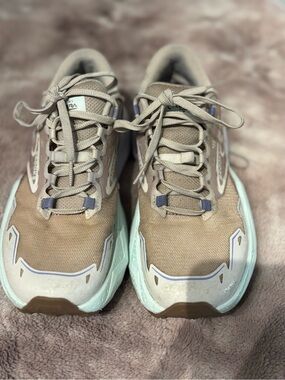 Brooks Caldera Trail Running Shoes Women’s Size 8.5 Beige Tan Hiking Athletic